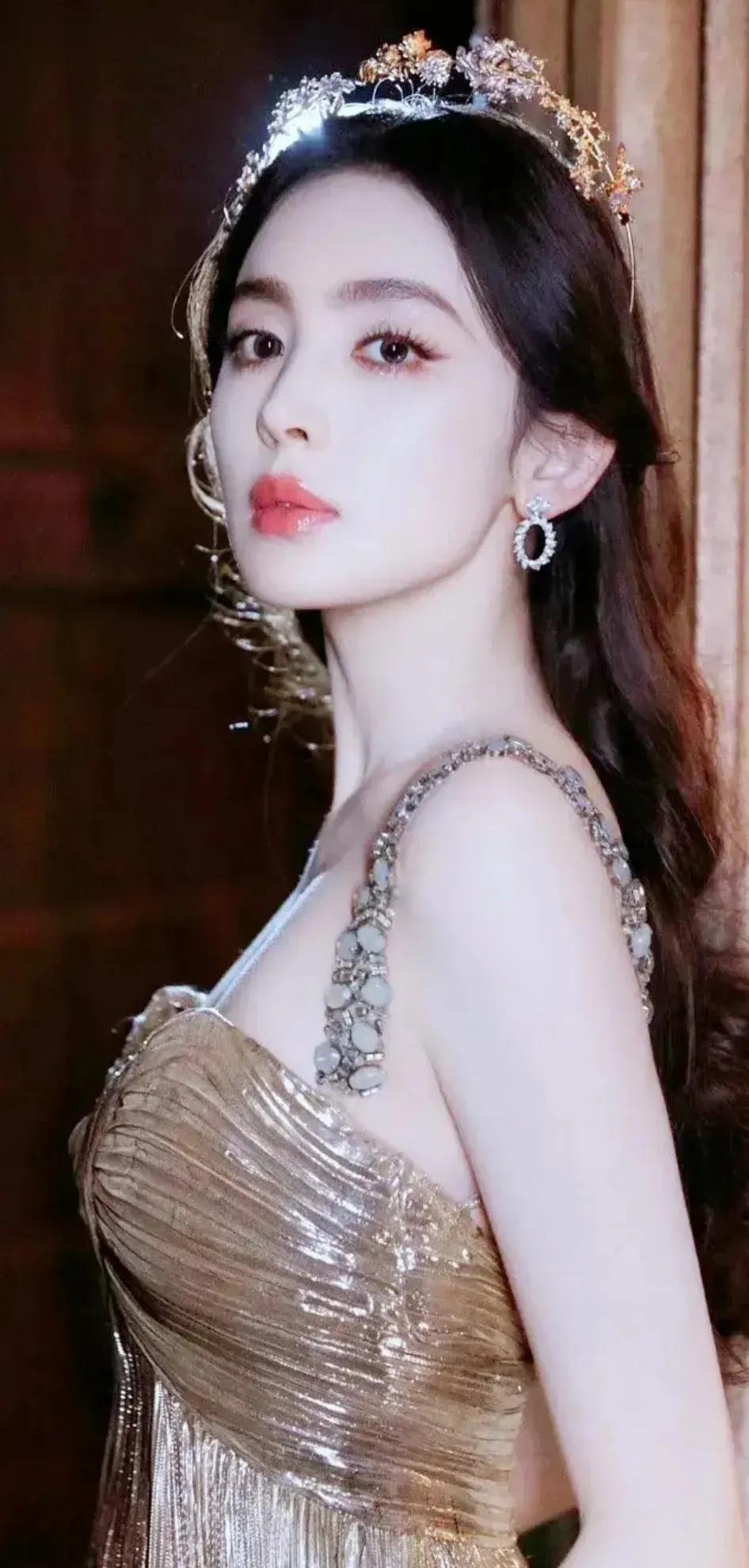 #女明星谁最美# #明星美图# #美女明星靓照# #古力娜扎#
达人推荐 女主角