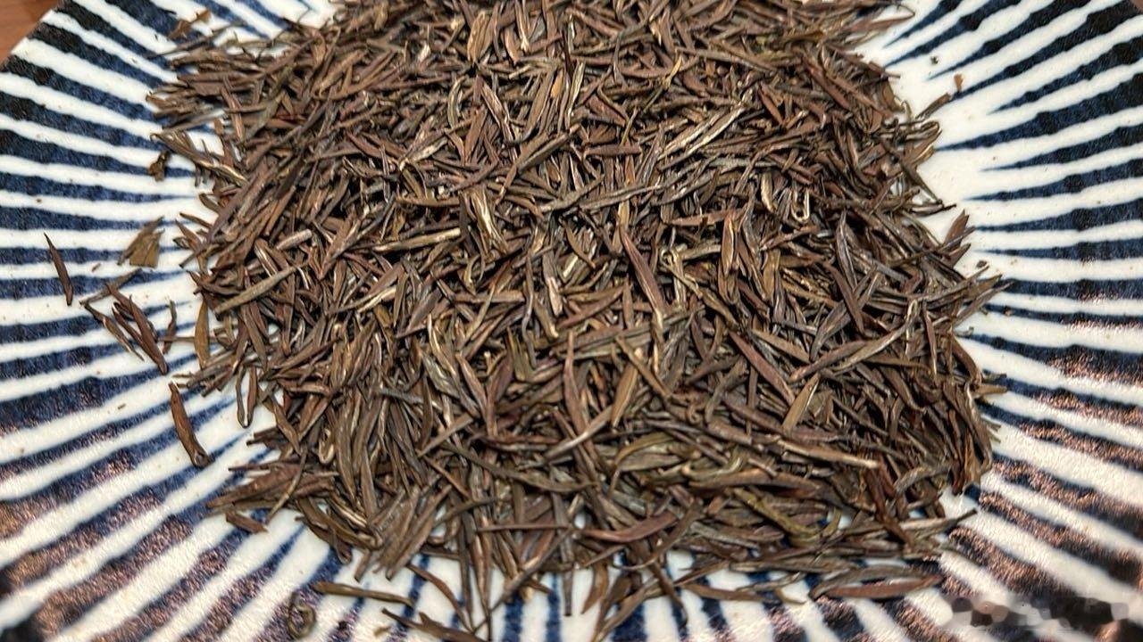 找到一堆过期20年的茶叶～ 竟然还很清香～ 