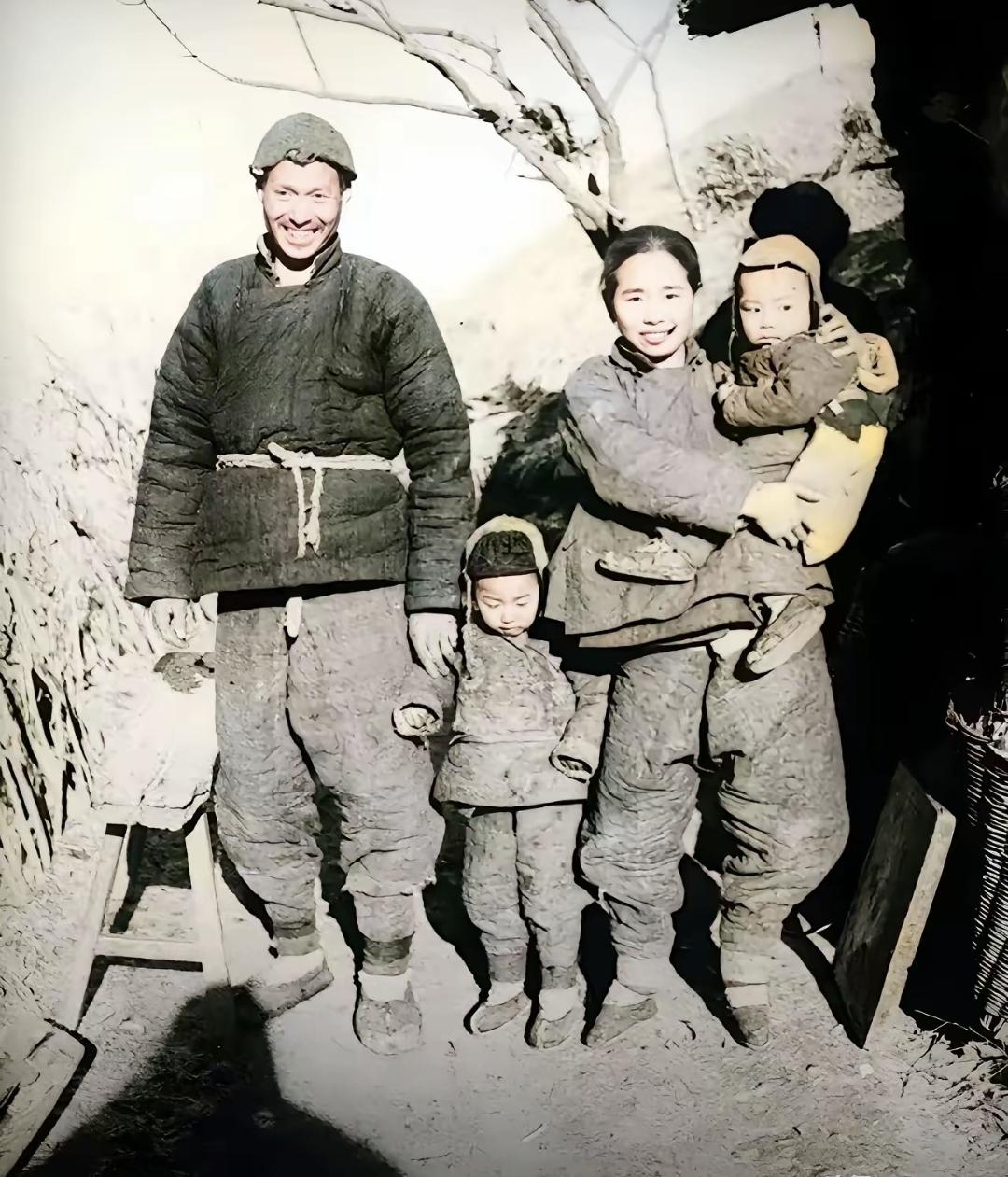 老照片背后的感人故事。
话说1941年，日本偷袭珍珠港得手，二战急剧升级，美、英