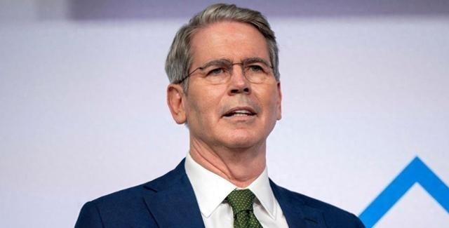 稀土之约刚达成，特朗普就泼脏水：中国建设军队，花了美国7220亿 。明明刚达成的