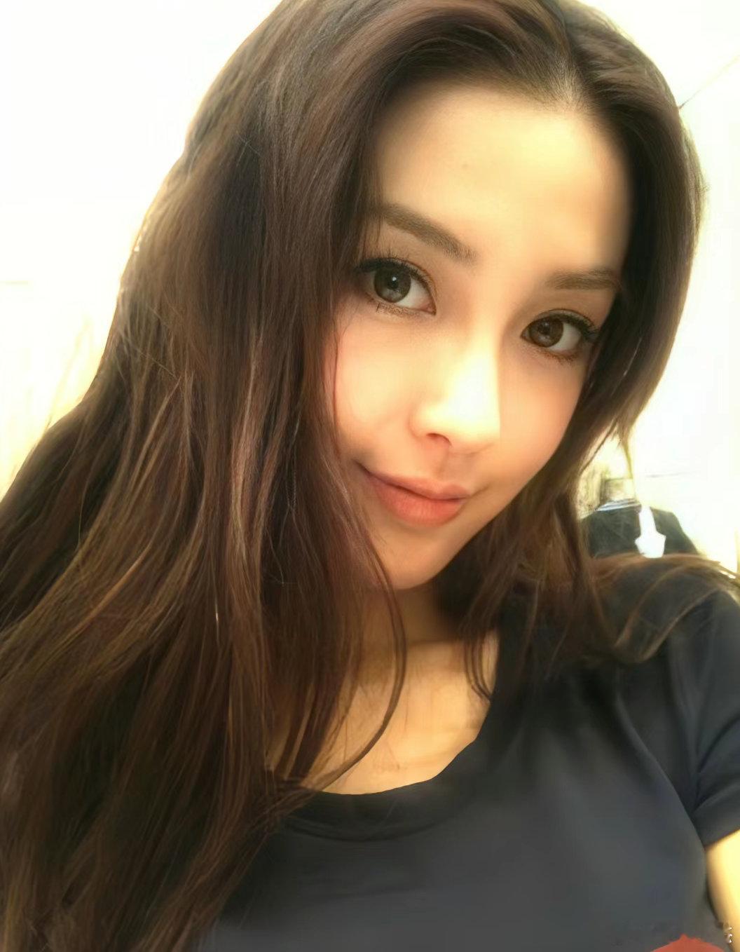 #angelababy# [心]#杨颖# Angelababy早期怼脸拍九宫格3