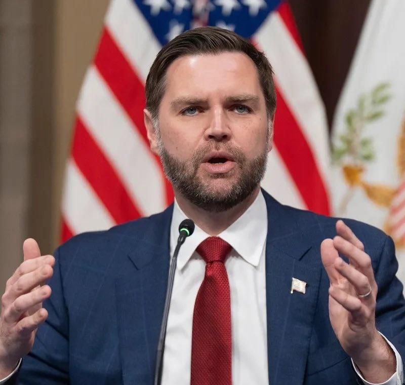 在今年的CPAC 2028年共和党总统候选人意向投票中，万斯以53%的得票率位居