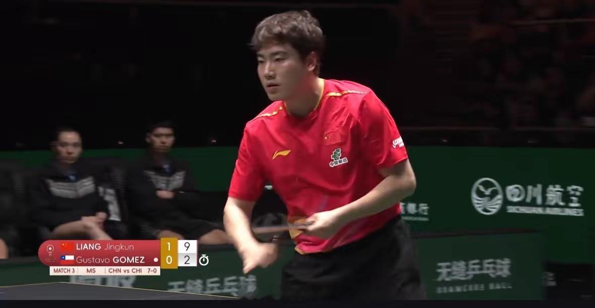 国乒8比0智利成都乒乓球混团世界杯小组赛第三轮，中国队8:0胜智利，图为大胖梁靖