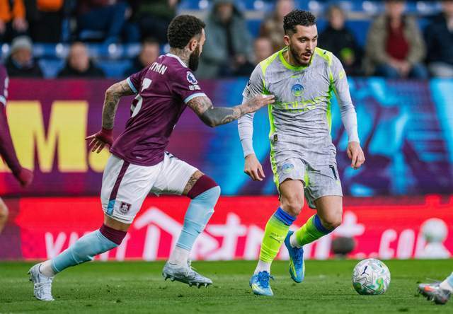 曼城的强势、稳定，令人惊叹。在不被看好的情况下，曼城一路攀升，再加上阿森纳掉链子