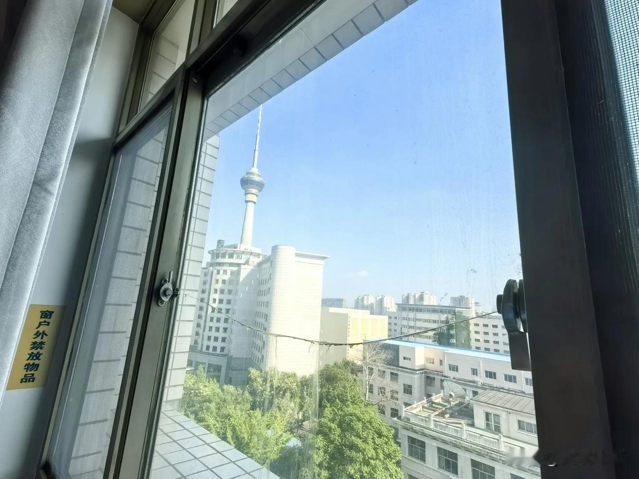 从空总医院病房眺望电视台
