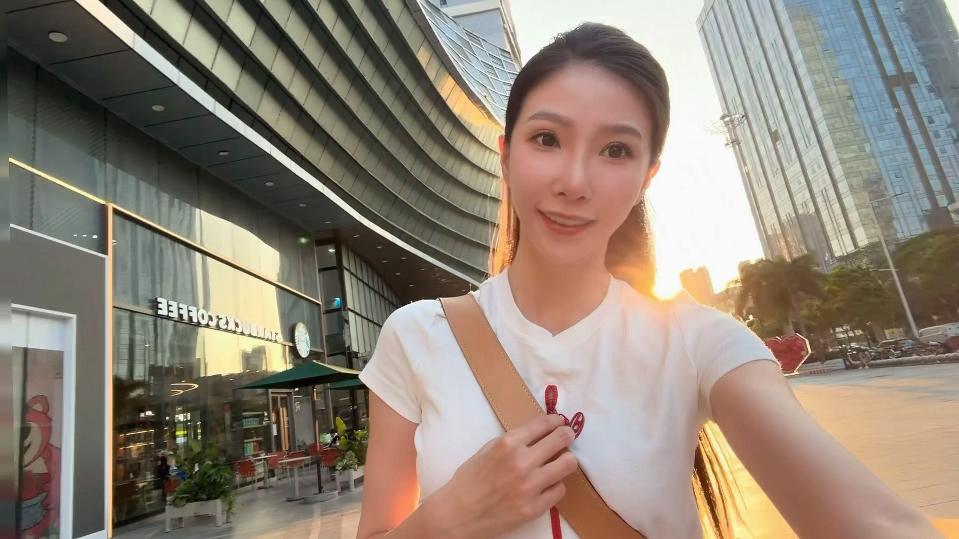 北京的四月，美好的让人相信一些好事都会降临。太喜欢初春的嫩芽🍃了，忍不住让人流