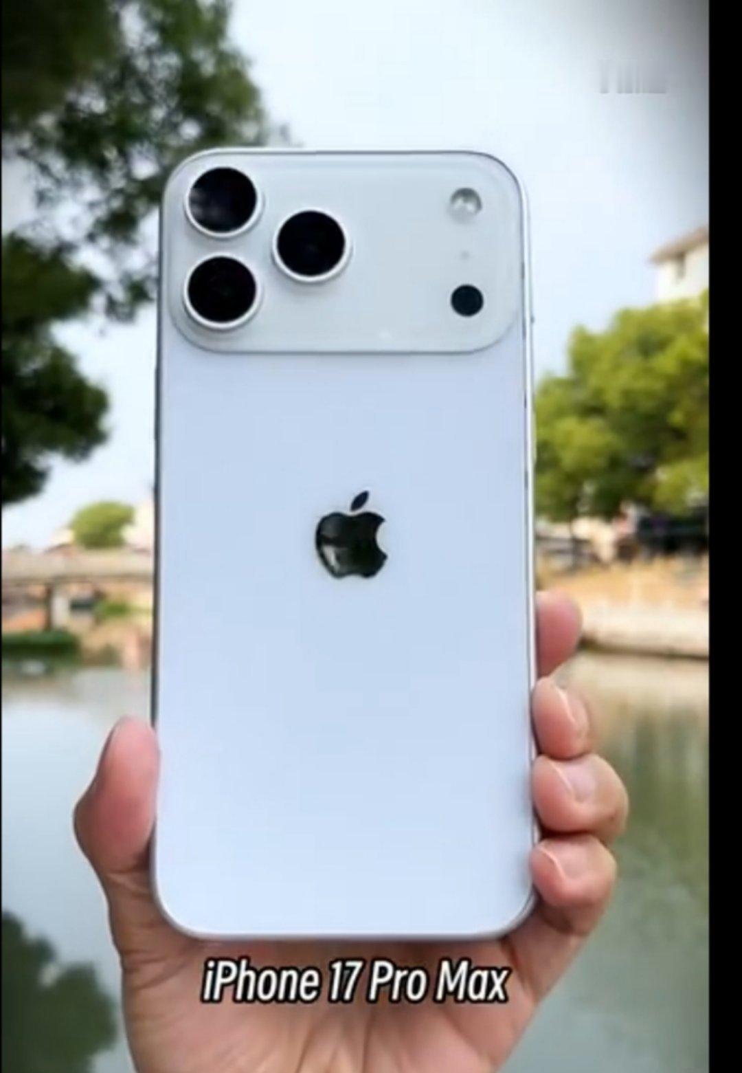 好么，这是新曝光的iPhone 17 Pro Max 机模？这个大矩阵摄影模组也