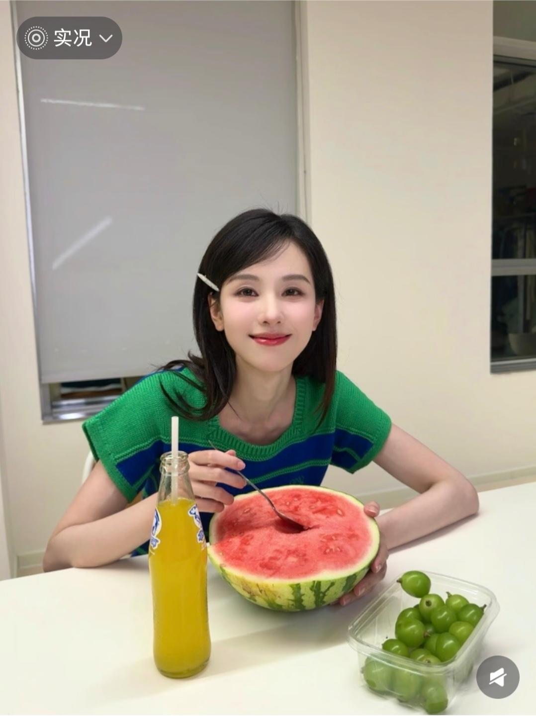 原来陈都灵，也喜欢喝老北京汽水啊！