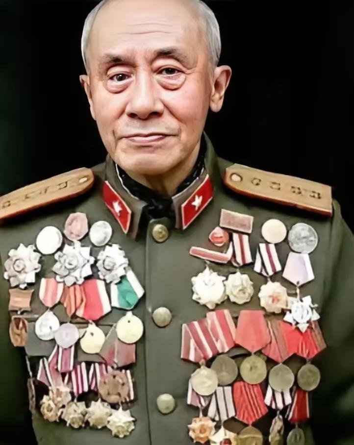 1938年，河北邢台西由村遭到日军屠戮，八路军战士肖万世家破人亡。那天他在附近巡