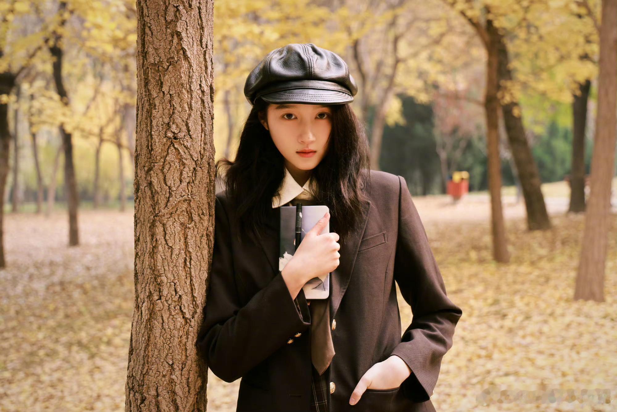 关晓彤我们春晚是中式美学天花板 谁还记得2024春晚关晓彤的汉服造型！又美又大气