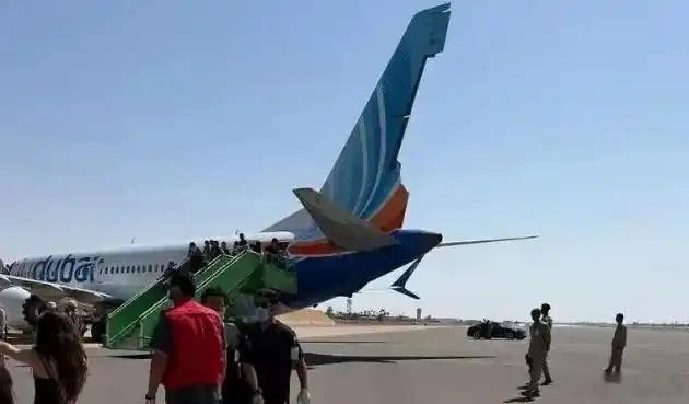 万米高空那些勇敢的人们万米高空，是生死一线的战场。当危险突然降临，总有普通人挺身