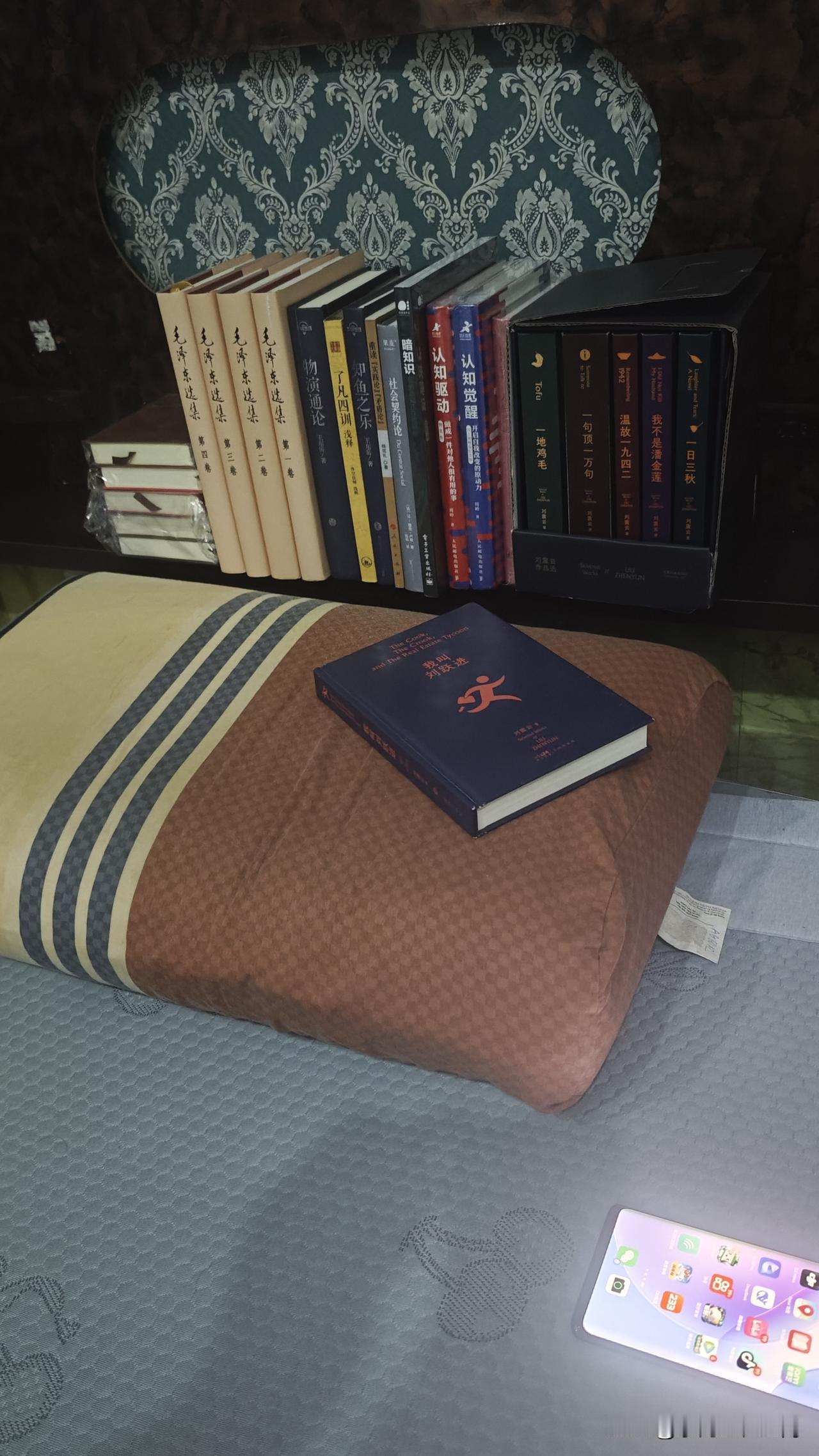 读书真的能让人的思想改变。
思想不再那么固执，也不再那么极端，有时候仿佛是站在月