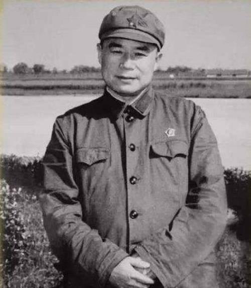 1937年，772团副团长王近山未经请示就伏击日军。战后他带着缴获的香烟找旅长陈