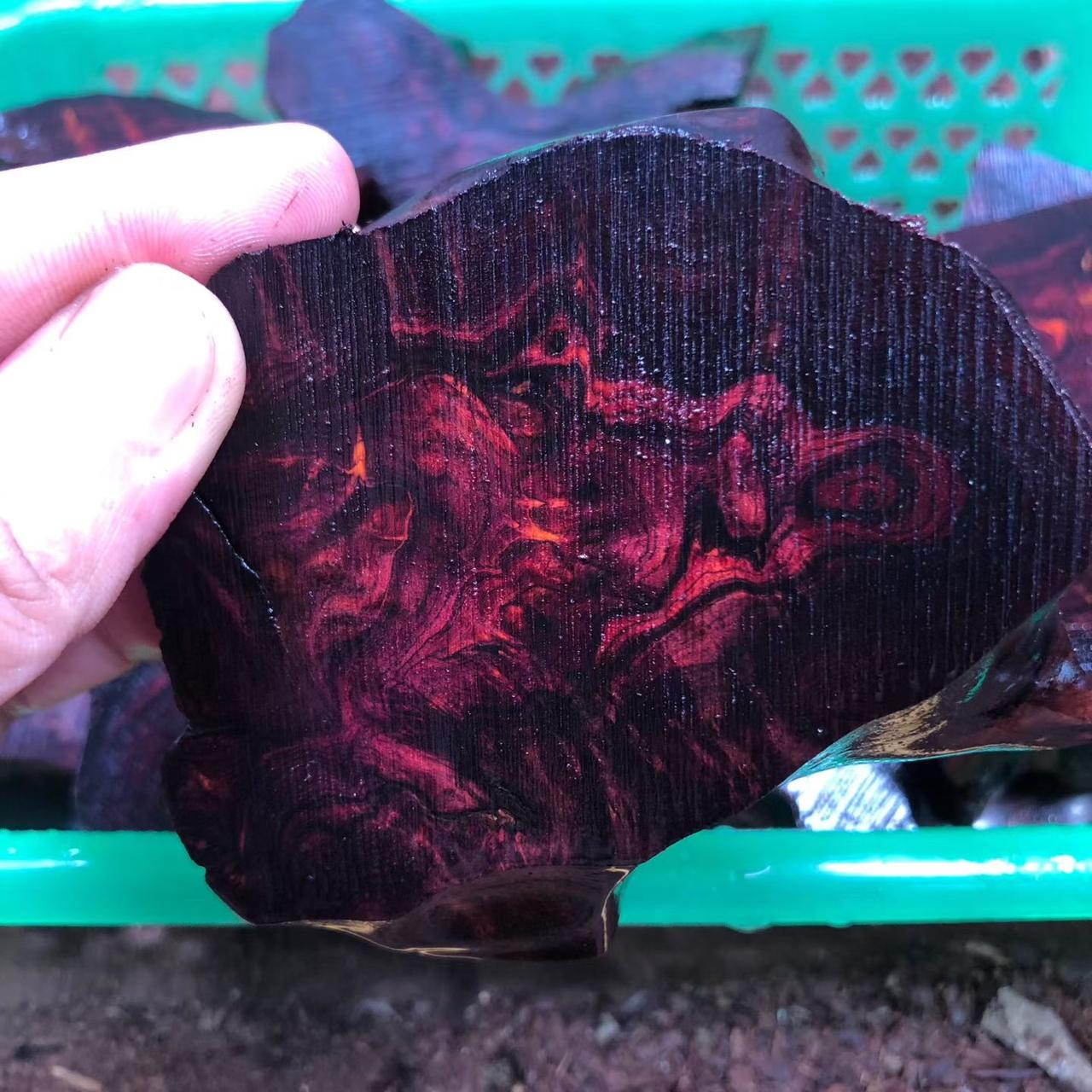 黄花梨如何鉴定这个问题呢，真是困扰了众多玩家，说句实话，也许在这里，说的再多也都