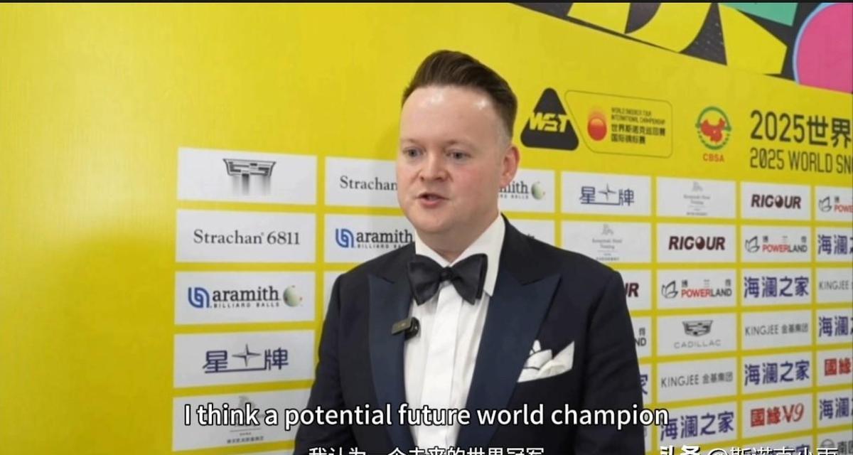 墨菲赢了，订婚了，还说要带未婚妻逛夫子庙。
南京这场球，他打得稳，话也说得暖。