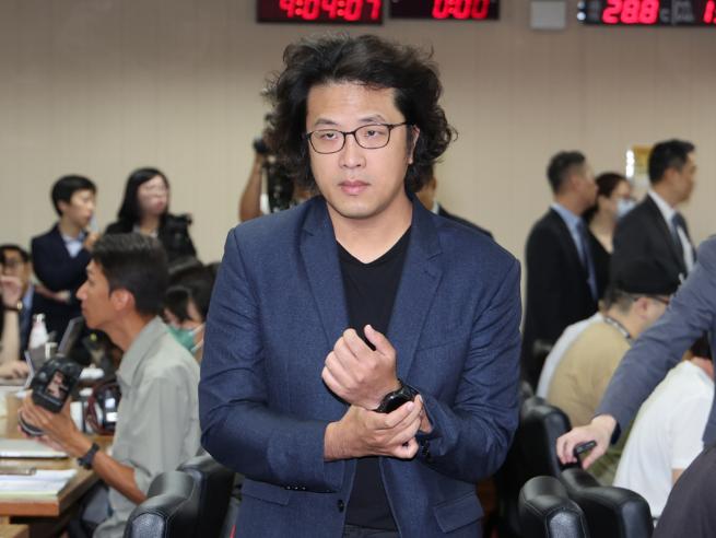 “面对大陆对‘台独’‘精准打击’，民进党此次表现得极不寻常，过去苏贞昌等人以名列