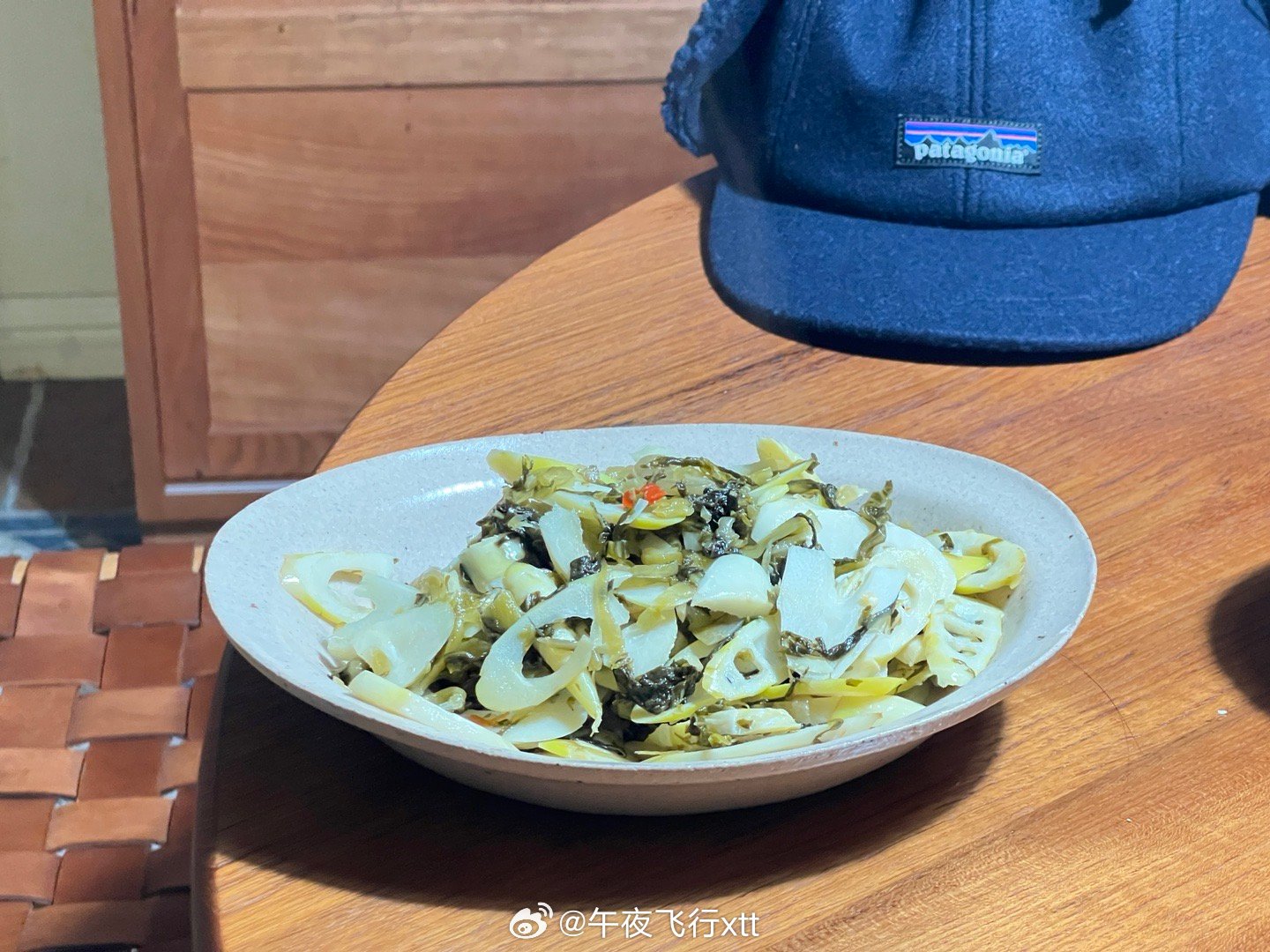 就算加班到七点到家我也要认真做饭，哪怕九点多才吃上晚饭 ​​​