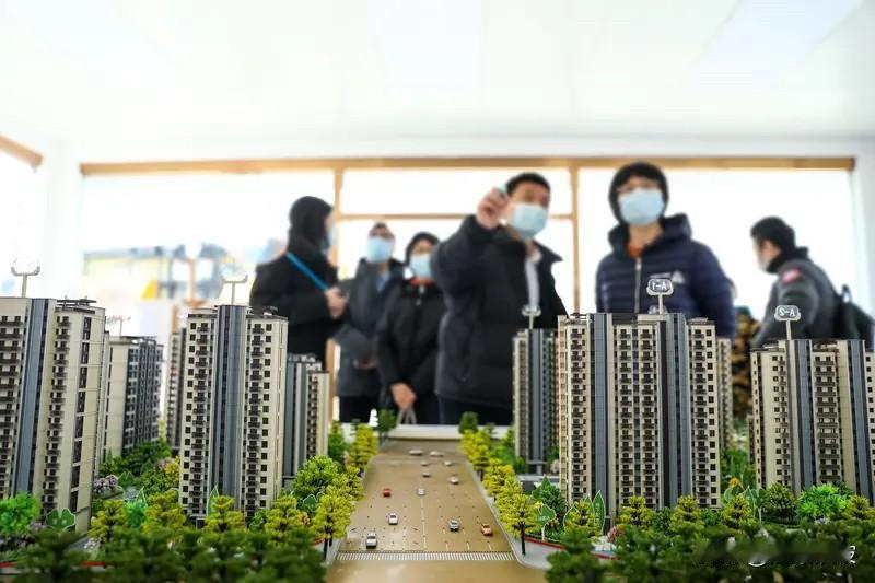 别人在景区挤到质壁分离，这届北京人却在售楼处“躺赢”？单日破亿！

  “五一”