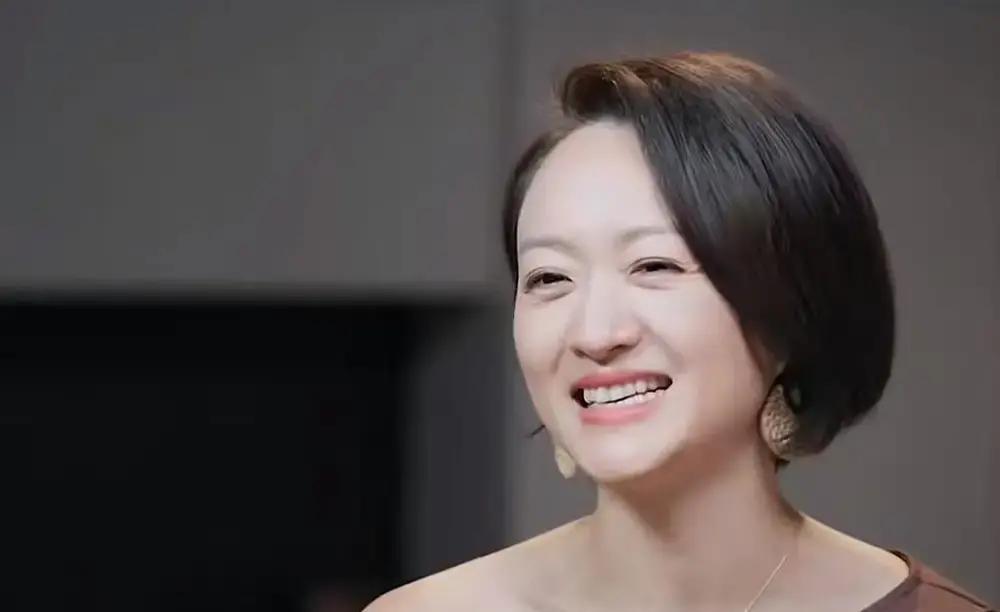 王燕上周恋综收官，没想到这周就被拍到深夜和A一起进酒店，刚锁定CP的两位，粉丝还