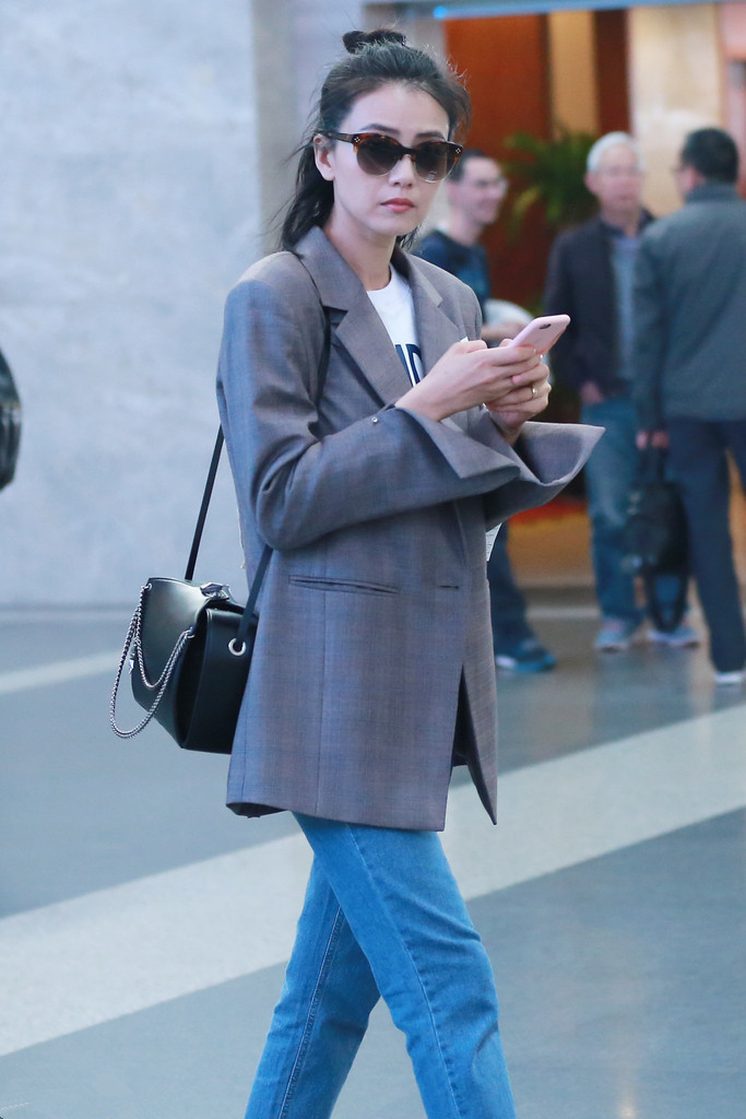 武汉的亲们这两天都经历了什么离谱名场面？武汉暴雨破纪录，这套松弛感穿搭才是出行天