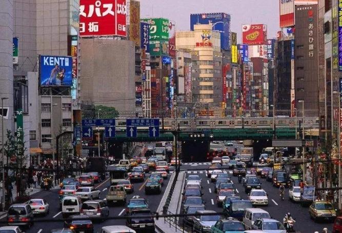 日本战后经济腾飞真相：靠美国输血，凭冷战东风，代价是什么？

日本战败后，为何能