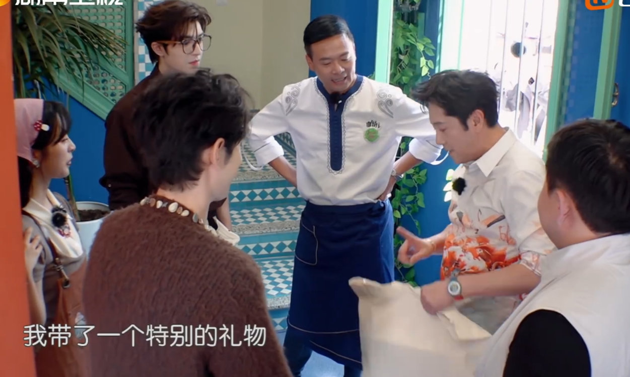 中餐厅版非遗泥塑太可爱了蔡国庆这波操作我给满分！请 “泥人郎” 捏中餐厅泥塑，连