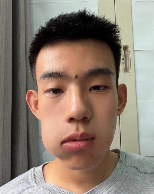 嚼嚼
让我嚼嚼嚼嚼嚼 好吃的分你一口 吃吃吃吃吃