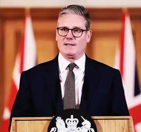 5月7日英国政坛传来最惊悚的信号：英国传统两党制，正在被一场选票雪崩彻底冲垮，而
