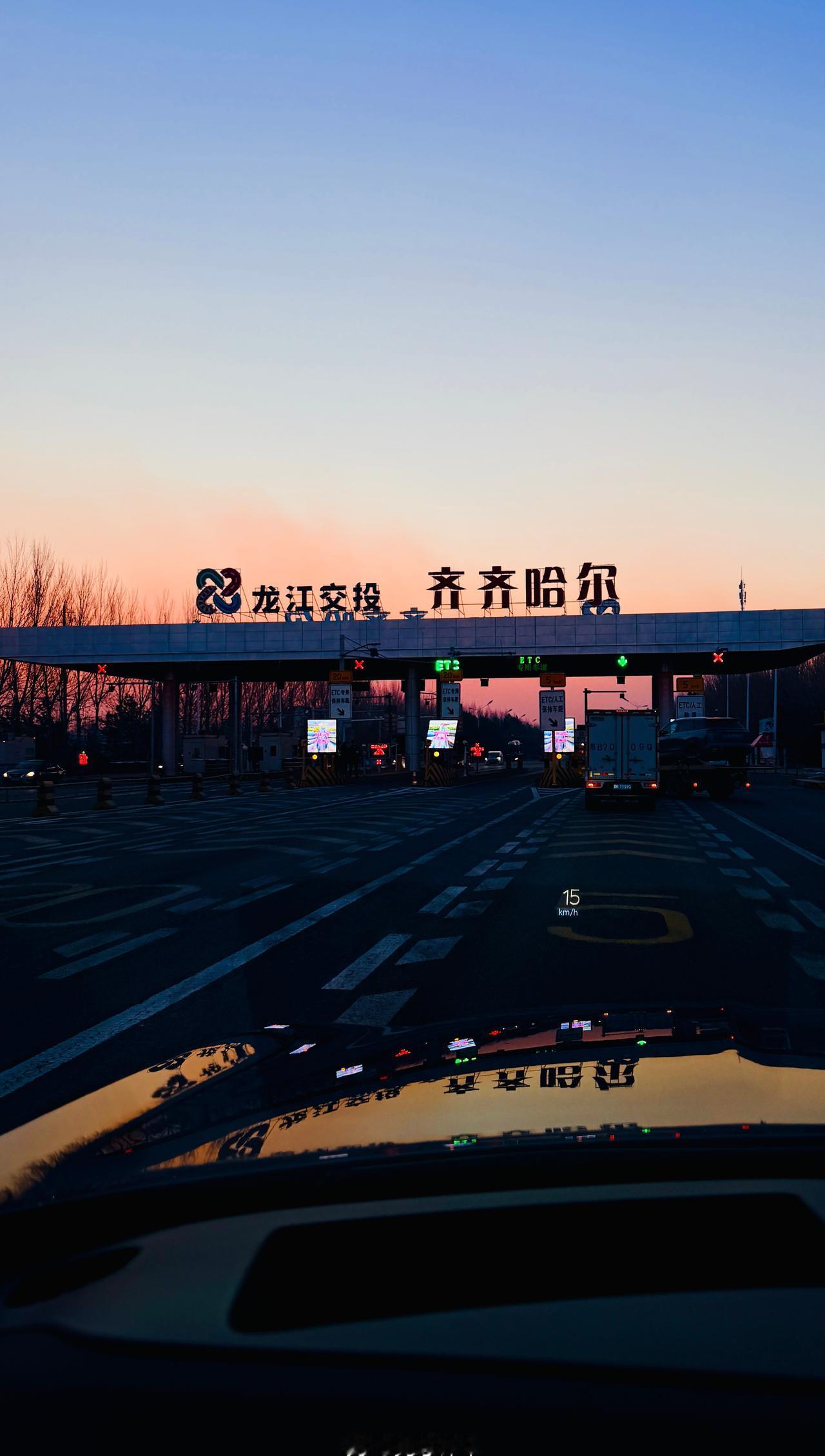 到达齐齐哈尔到达扎龙丹顶鹤的栖息地…
图5你们敢吃吗？