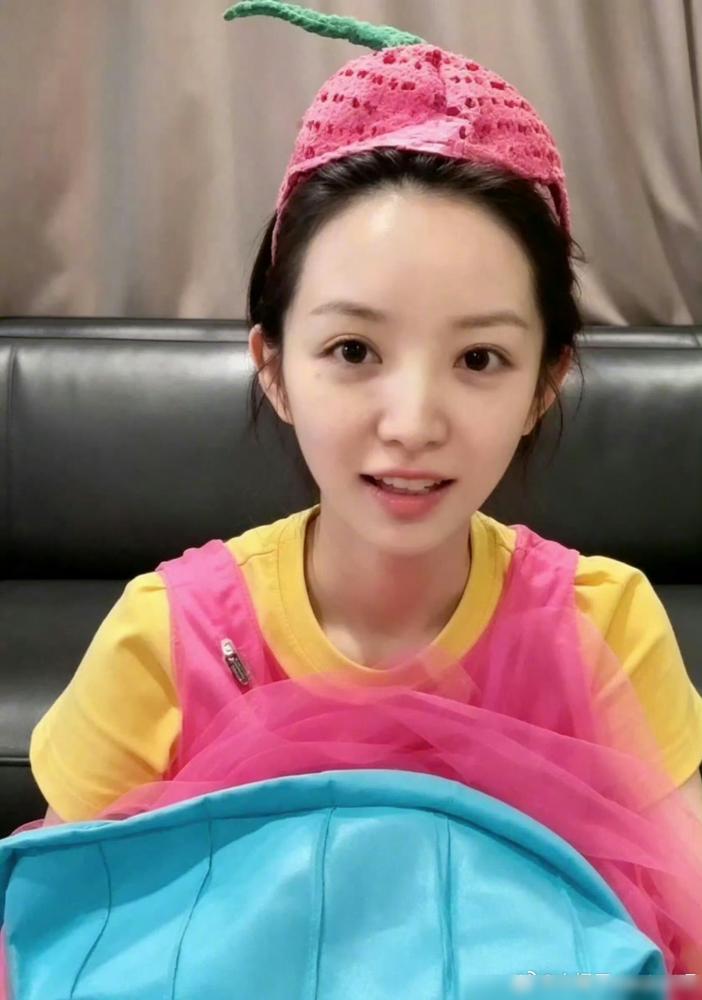 首位双平台联播热度均破万的女演员，叫田曦薇。
你以为的她，是甜妹天花板、治愈系