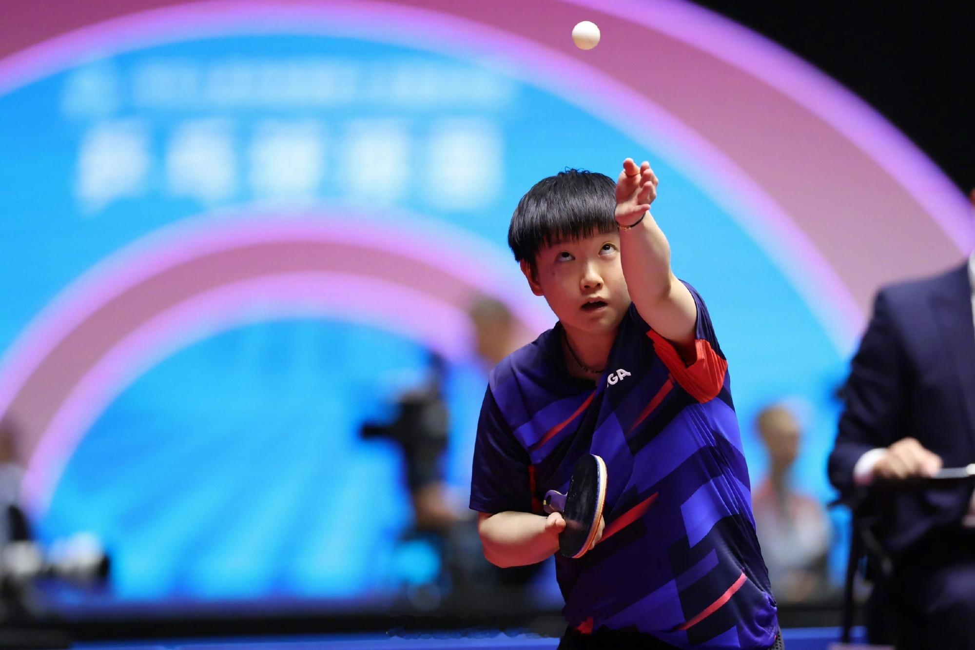 为国乒姑娘们的全力以赴喝彩！孙颖莎的冲劲、王晓彤的韧劲，都是青春最动人的印记。她