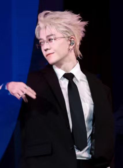 王栎鑫王栎鑫又唱了最好的我们王栎鑫其实你也忘不了路星河吧我的青春再唱我的青春，最