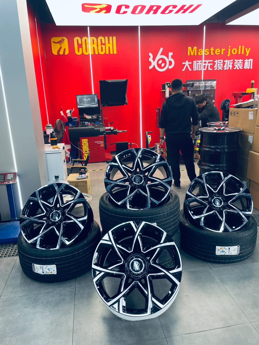 库里南升级23寸轮毂KAHN英伦风