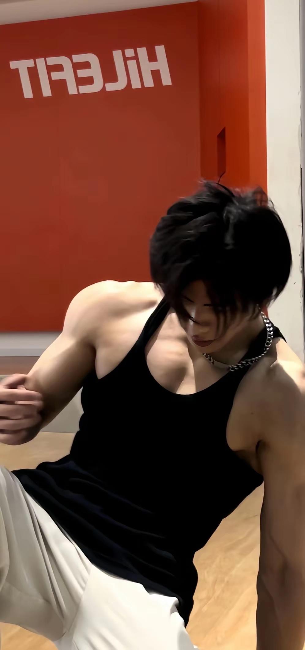 新年快乐，祝大家2026顺顺利利，发大财[比心][比心][比心]