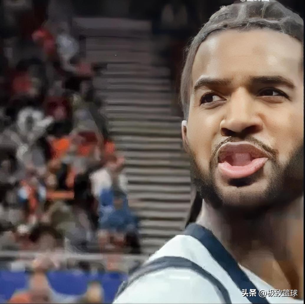 山东外援克里斯真是太嚣张了！在今晚山东对阵上海的上半场比赛中出现一个小插曲，克里