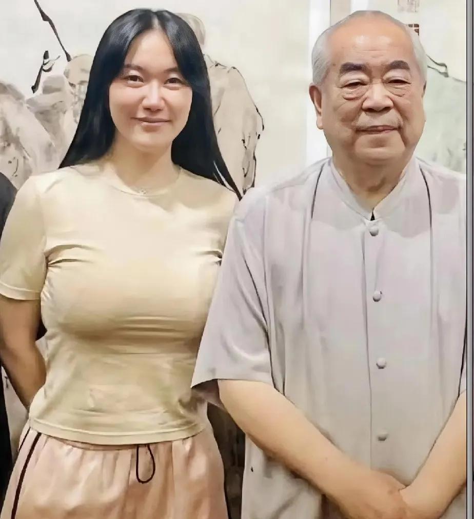 老艺术家范曾，
给所有男人上了一课。

1，老婆年轻，是非烦恼多。
2，爸爸有钱