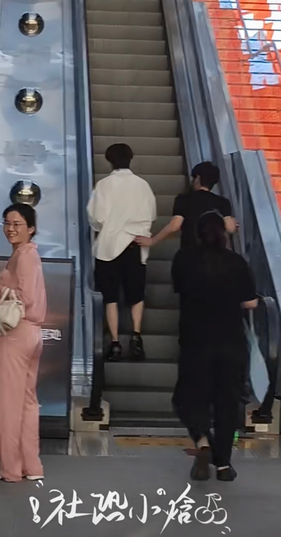 何伟后腰有磁铁吗？麦当劳开心乐园餐要是做希朝联名，就可以做一个磁吸的，何伟后腰安