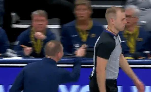 真的被掘金主帅阿德尔曼笑死了，一场比赛学2次邯郸学步，首节比赛竟然学乌杜卡摆双塔