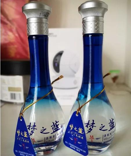 男人年过40别太心疼钱，这4款酒该喝就喝，全是纯粮佳酿。

都说“男人四十一枝花