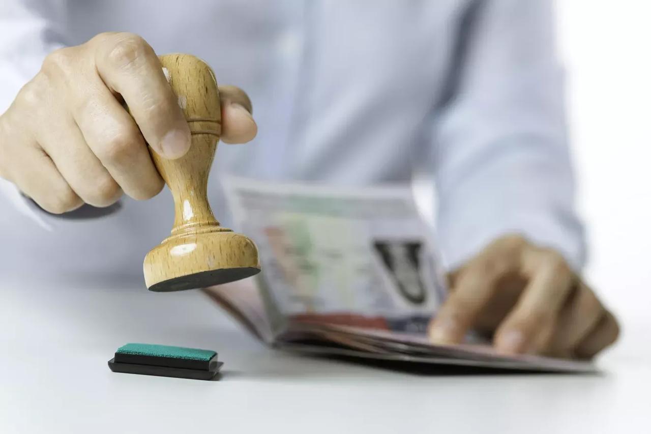 我曾经听到过一个待核实的“轶闻”：在获悉中哈免签政策实质性推进后，乌方高层曾严肃