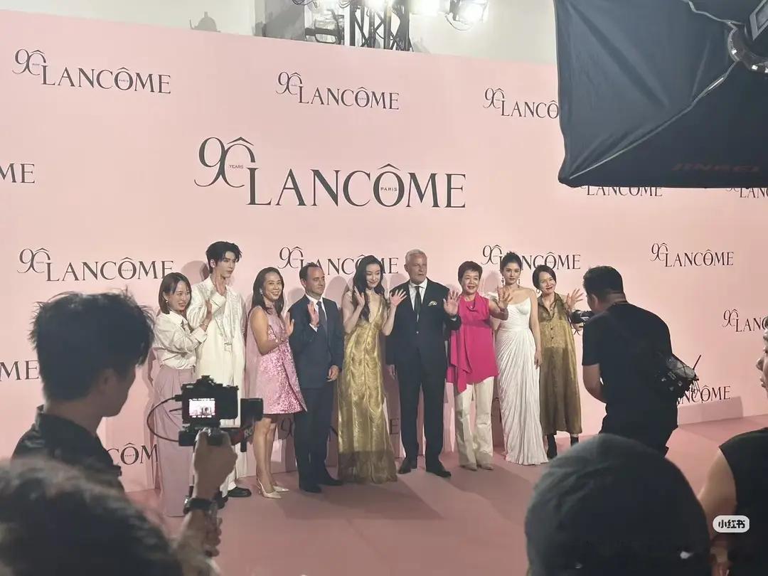 兰蔻90周年大合照来了，张凌赫、倪妮、张婧仪，审美如何？ ​​​