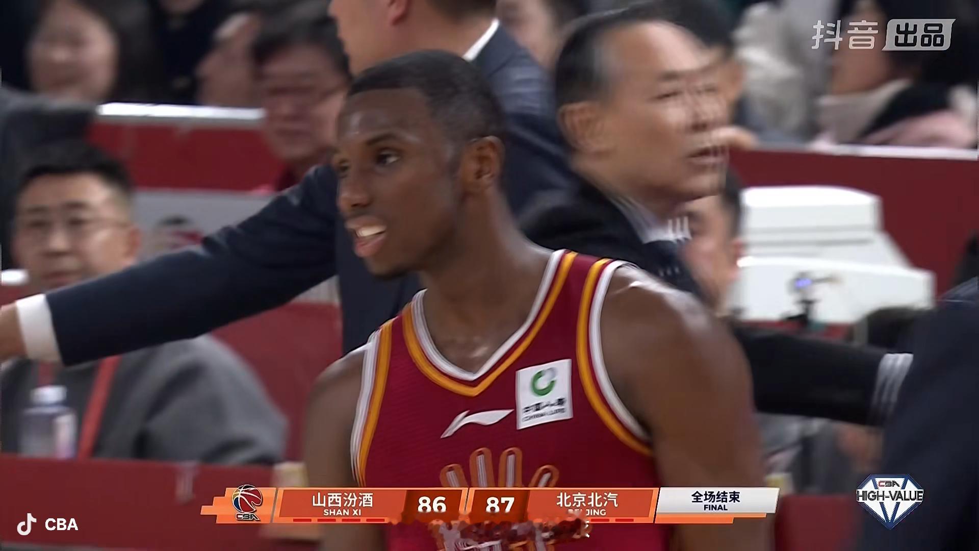 超雄哥神仙球难救主啊，北京队依靠翟晓川罚球赢得一分的优势战胜了山西，送山西三连败