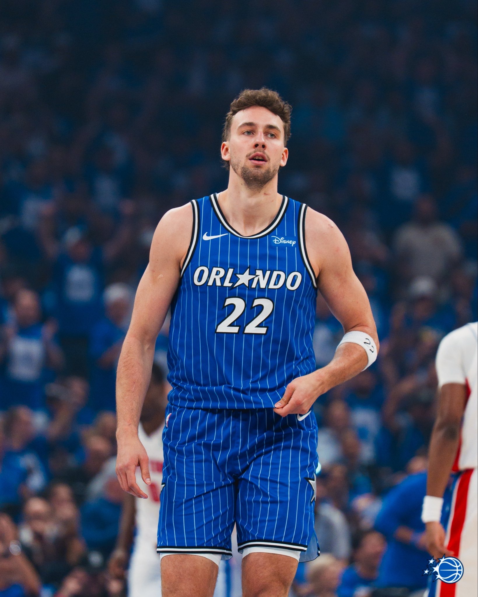 小瓦格纳G4遭遇右小腿拉伤，下场出战成疑，取决于这两天的治疗和恢复状况。目前魔术