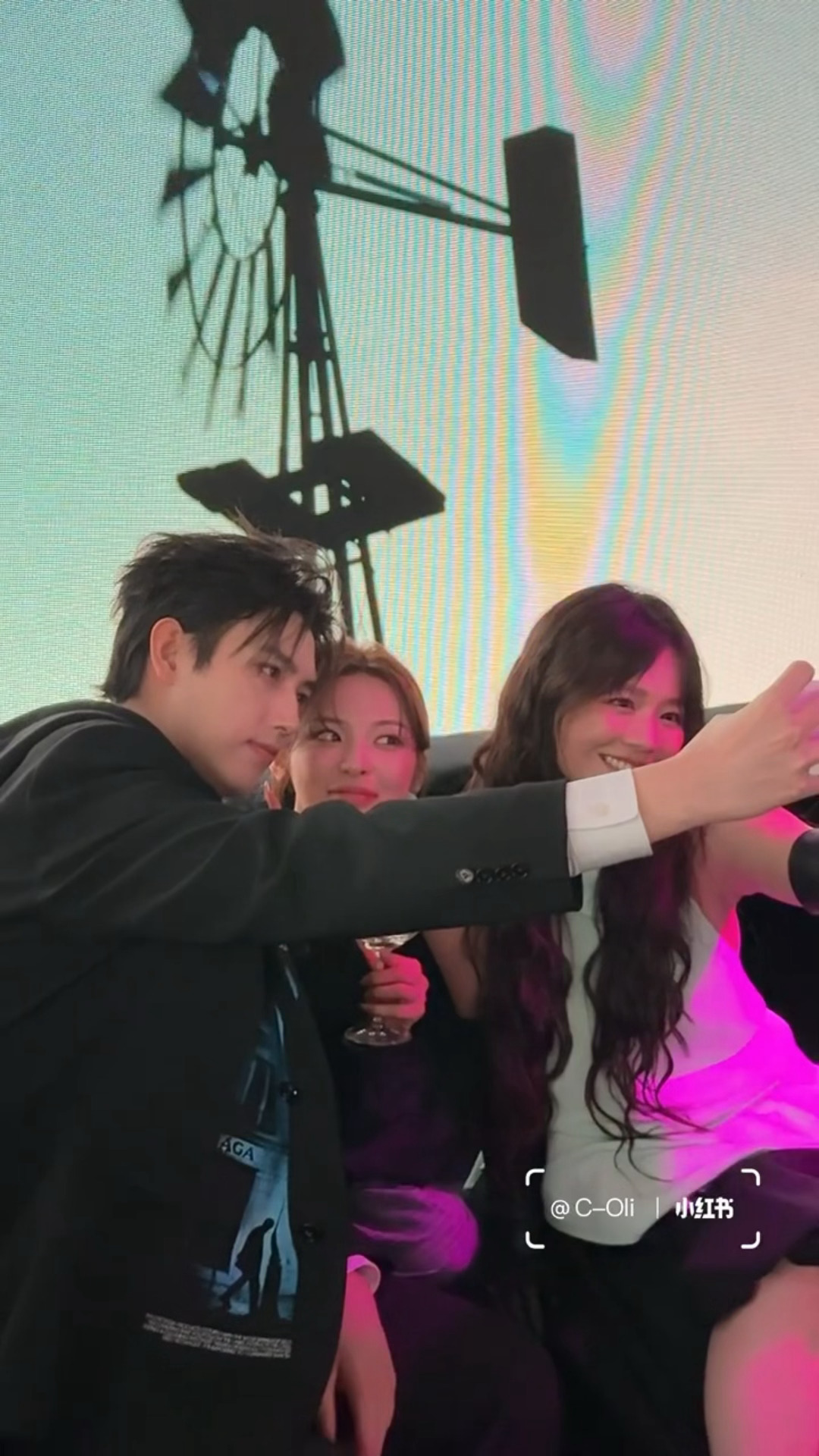 陈飞宇杨超越马思纯巴黎世家秀场同框合照，好看的人凑在一起就是赏心悦目啊