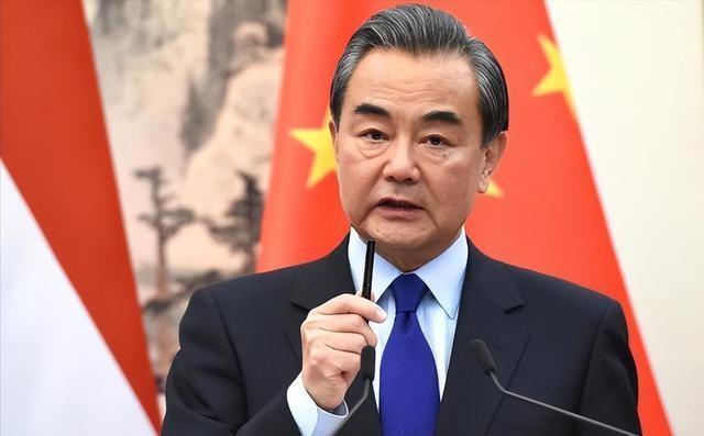 表面上看大国博弈往往伴随着坚船利炮的呼啸，但实际上，真正能锁死大局的，往往只是几