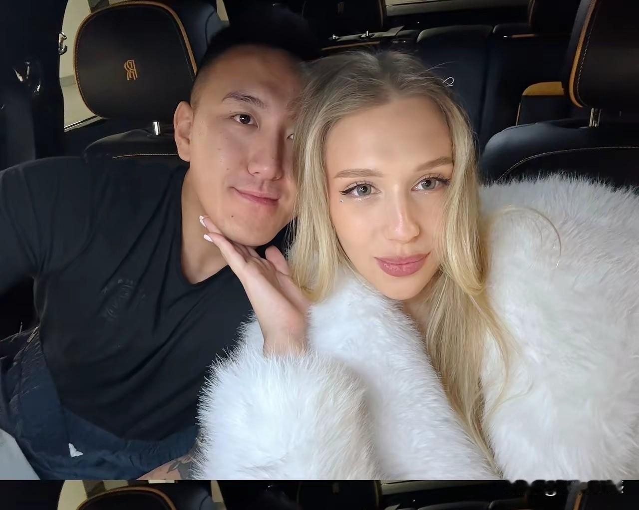 这个小伙比较有道，能够找一个这么漂亮的外国女友，很是让人佩服，尽管这个小伙儿长得