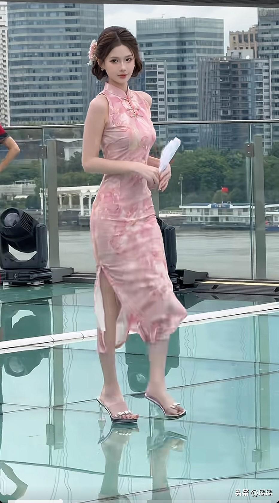 这把旗袍穿到了极致