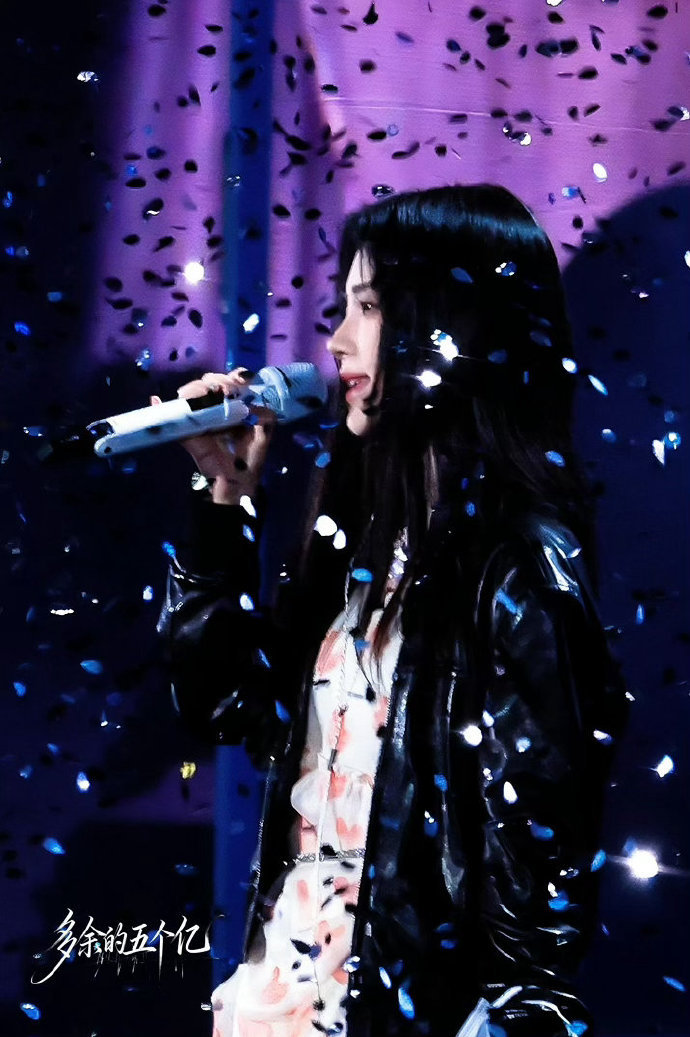 鞠婧祎爱心裙鞠婧祎碎花爱心裙 鞠婧祎碎花爱心裙 