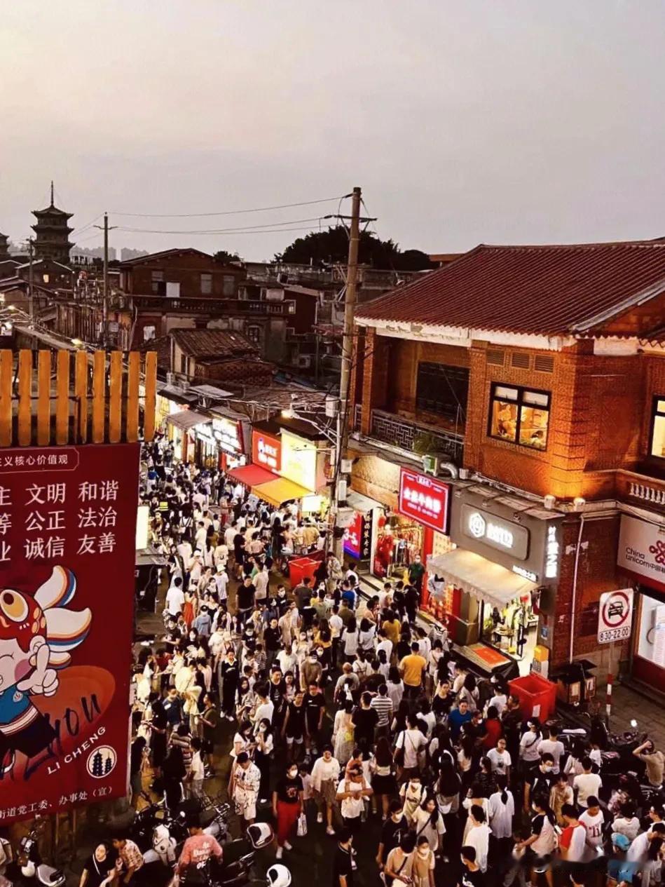 泉州西街引以为戒啊——杭州灵隐寺门口租金已贵到惊呆吃瓜群众，不到9平米一年要两百