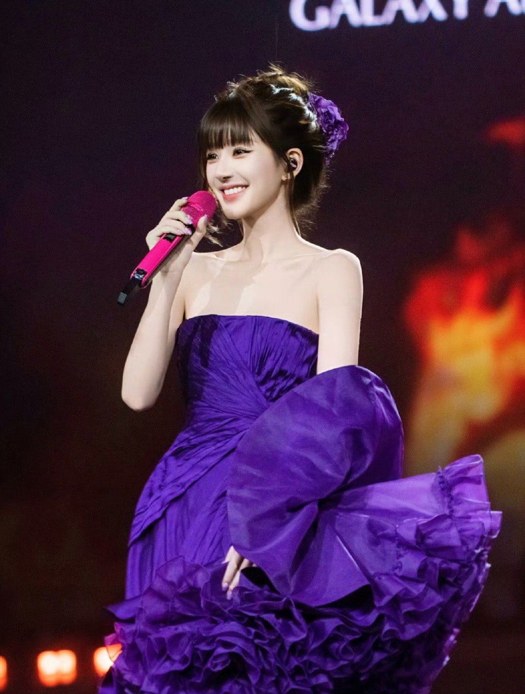赵露思💜闲鱼代言人赵露思💜赵露思保持炙热坚持下去或许前路未必是光明坦荡但也一